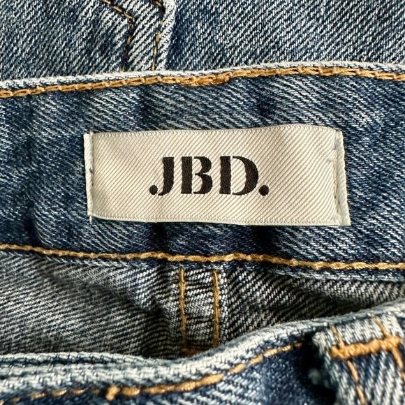 JBD, JUST BLACK DENIM SHORTS. DISTRESSED WITH SIDE STRIPES. SIZE L - Picture 4 of 5